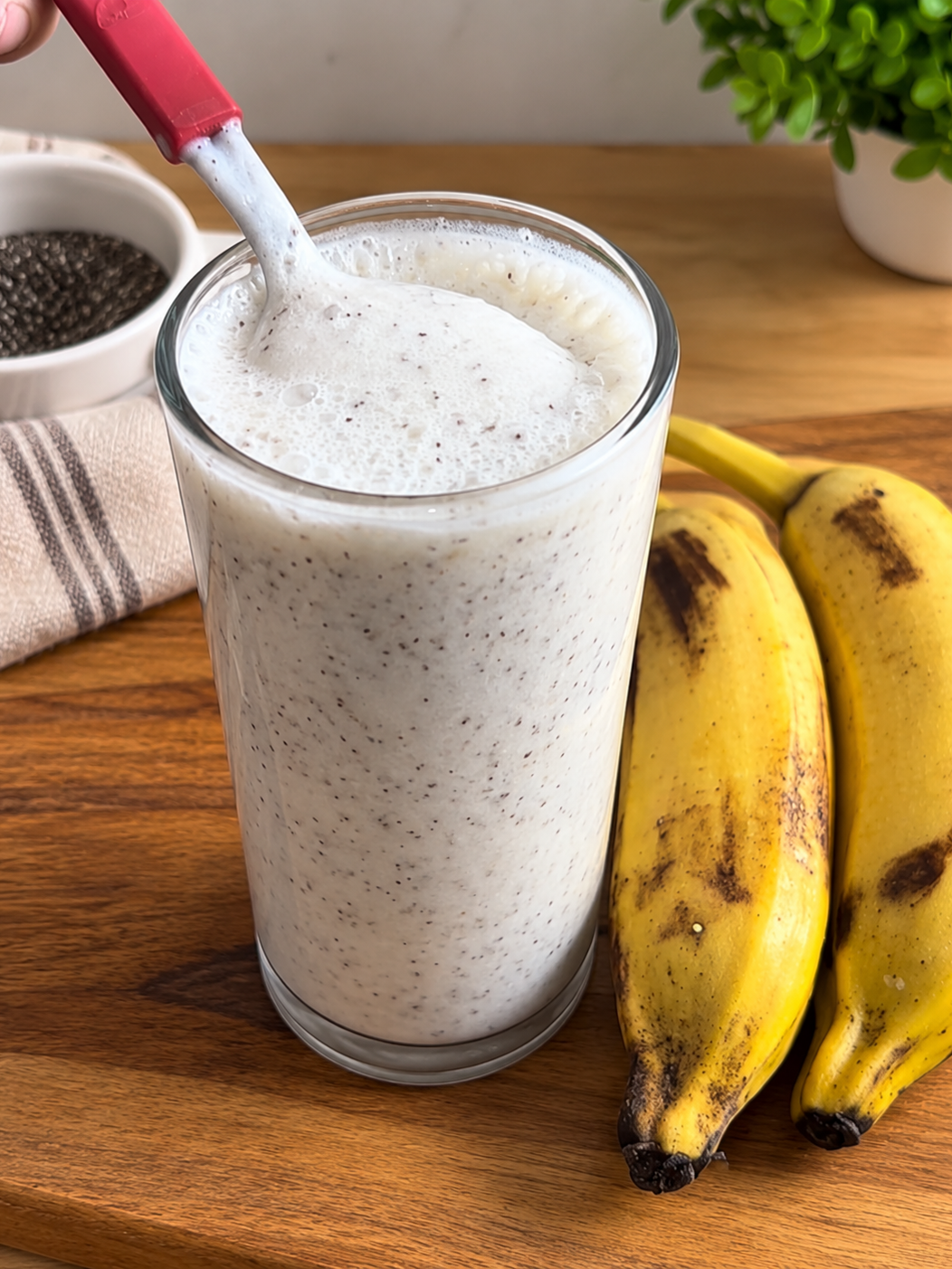 Vitamina de banana cremosa com chia